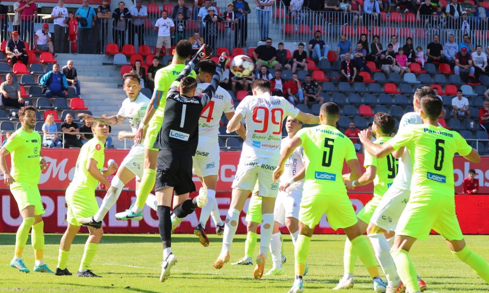 Eșec Răsunător pentru Politehnica Iași la Sibiu-O Înfrângere Usturoasă cu 2-6